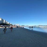 Photo taken at Praia de Pitangueiras by 𝓓𝓲𝓮𝓰𝓸 . on 3/31/2024