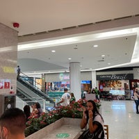 Photo taken at Shopping Metrô Tatuapé by 𝓓𝓲𝓮𝓰𝓸 . on 1/5/2021