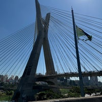 Photo taken at Ponte Octávio Frias de Oliveira (Ponte Estaiada) by 𝓓𝓲𝓮𝓰𝓸 . on 4/30/2024