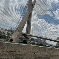 Photo taken at Ponte Octávio Frias de Oliveira (Ponte Estaiada) by 𝓓𝓲𝓮𝓰𝓸 . on 2/21/2024