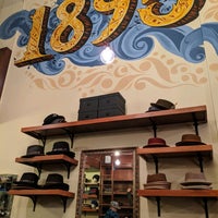12/9/2019に@SDWIFEYがGoorin Bros. Hat Shopで撮った写真