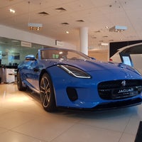5/26/2018 tarihinde Владимирziyaretçi tarafından Автосалон Inchcape. Официальный дилер Jaguar.'de çekilen fotoğraf