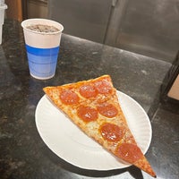 4/12/2024 tarihinde David W.ziyaretçi tarafından Angelo&amp;#39;s Pizza'de çekilen fotoğraf