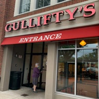 Foto diambil di Gullifty&amp;#39;s Restaurant oleh David W. pada 9/27/2020