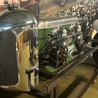Foto tirada no(a) Simeone Foundation Automotive Museum por David W. em 12/16/2023