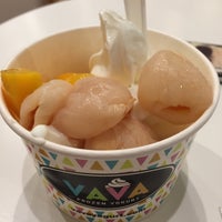 Photo taken at VAVA Frozen Yogurt by Toei P. on 10/22/2015
