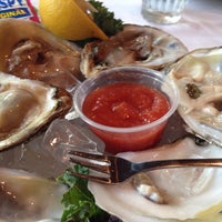 Foto scattata a Chesapeake Seafood House da Tom T. il 7/20/2014