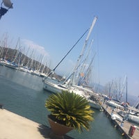 Foto scattata a Mod Yacht Lounge da Hasret il 7/28/2019