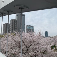 Photo taken at 桜宮橋 (銀橋) by Kuma on 4/6/2024