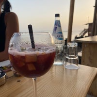 Das Foto wurde bei La Isla Beach Bar Restaurant von mere_lachaise am 9/30/2022 aufgenommen