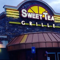 Foto tirada no(a) Sweet Tea Grille por Michelle M T. em 4/22/2014