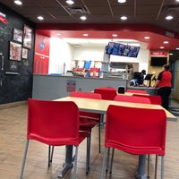 Photo taken at Domino&amp;#39;s Pizza by René O. on 5/18/2018