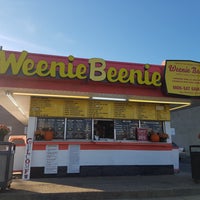 Photo taken at Weenie Beenie by Carsten W. on 10/28/2019
