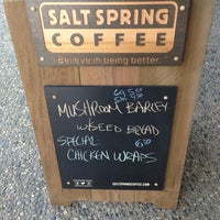 รูปภาพถ่ายที่ Salt Spring Coffee House โดย Mickey M. เมื่อ 3/26/2013