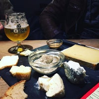 Photo taken at Moeder Lambic Fontainas by Maïthe W. on 1/15/2016