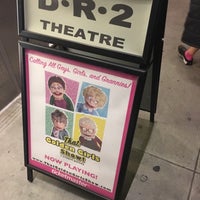 รูปภาพถ่ายที่ D•R•2 Theatre โดย Chris N. เมื่อ 10/14/2016