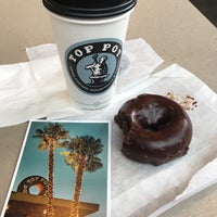 Photo taken at Top Pot Doughnuts by Gigi T. on 11/23/2018