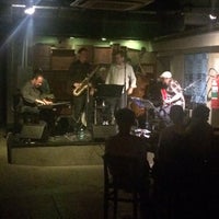 Foto tirada no(a) Jazz nos Fundos por Kleber B. em 11/4/2016