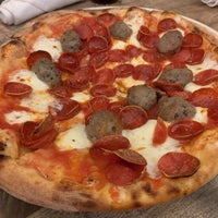 Снимок сделан в Napolini Pizzeria пользователем Muse4Fun 3/26/2023