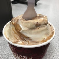 Photo taken at Cold Stone Creamery by Muse4Fun on 9/29/2018