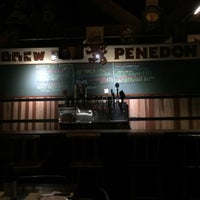 Das Foto wurde bei Penedon Brew Pub von Fernanda B. am 8/1/2015 aufgenommen