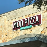 8/4/2017 tarihinde Claire F.ziyaretçi tarafından Mod Pizza'de çekilen fotoğraf