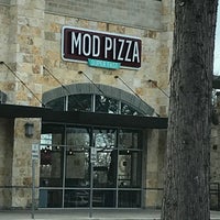 12/30/2017 tarihinde Claire F.ziyaretçi tarafından Mod Pizza'de çekilen fotoğraf