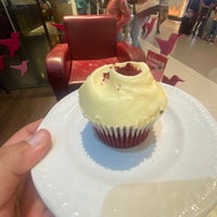 Photo taken at The Hummingbird Bakery by Ahmad A. on 8/26/2023