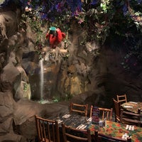 Photo taken at Rainforest Cafe by Vinicius G. on 6/18/2019