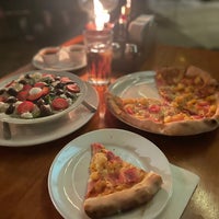 รูปภาพถ่ายที่ Pizzeria Nostalgia โดย PAOLA เมื่อ 4/24/2022