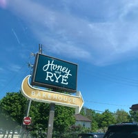 รูปภาพถ่ายที่ Honey &amp; Rye Bakehouse โดย 👑💖 Bre 💖👑 เมื่อ 5/28/2019