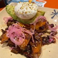 Photo taken at Snooze, an A.M. Eatery by Ramen P. on 12/19/2021