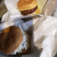 5/18/2022 tarihinde Jen S.ziyaretçi tarafından Mike&amp;#39;s Charbroiled Burgers'de çekilen fotoğraf