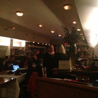 Foto tomada en Austyn&amp;#39;s Restaurant &amp;amp; Lounge  por Lauren B. el 2/17/2013