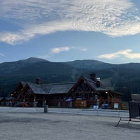Photo taken at Lake Louise Ski Area &amp;amp; Mountain Resort by Cyrus L. on 8/26/2023