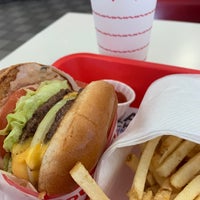 Photo taken at In-N-Out Burger by Kazumasa K. on 1/5/2020