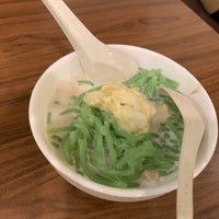 Photo taken at Penang Road Famous Teochew Chendul by George L. on 9/30/2022
