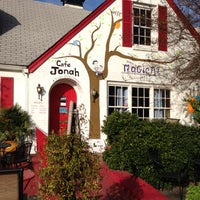 1/23/2013 tarihinde Resh B.ziyaretçi tarafından Cafe Jonah and The Magical Attic'de çekilen fotoğraf