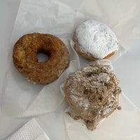 Снимок сделан в Peter Pan Donut &amp;amp; Pastry Shop пользователем John K. 3/15/2024