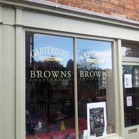 Foto scattata a Browns Coffeehouse da James Y. il 11/1/2012