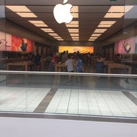 Photo taken at Apple Guildford Town Centre by Ms W. on 7/11/2017