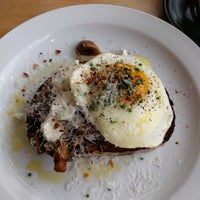 5/14/2018 tarihinde Lorraine S.ziyaretçi tarafından Saint James Espresso Bar &amp;amp; Eatery'de çekilen fotoğraf