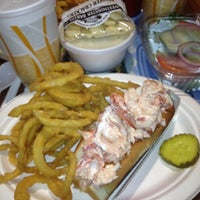 Foto scattata a Jake&amp;#39;s Seafood Restaurant da Michael O. il 6/14/2013