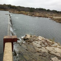 รูปภาพถ่ายที่ Pedernales River Nature Park โดย Lon B. เมื่อ 1/15/2013