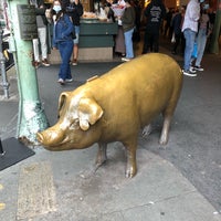 Photo taken at Rachel the Pig at Pike Place Market by Lee D. on 10/18/2021
