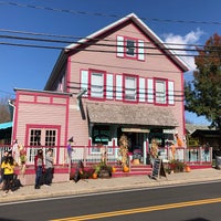 Photo taken at Catskill Mountain Country Store - Tannersville by Lee D. on 10/23/2020
