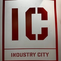 Foto tirada no(a) Industry City por Lee D. em 8/19/2023