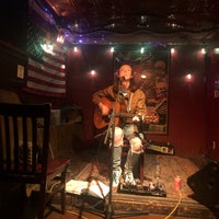 Foto diambil di Voodoo Lounge Bar &amp;amp; Grill oleh Wyatt R. pada 9/25/2021