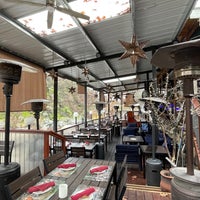 Foto diambil di The Gateway Restaurant &amp;amp; Lodge oleh Forrest X. pada 12/29/2022