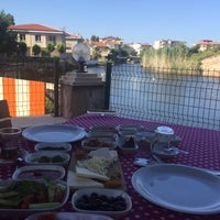 Foto diambil di Saklıgöl Restaurant &amp;amp; Cafe oleh nes®in pada 6/22/2016